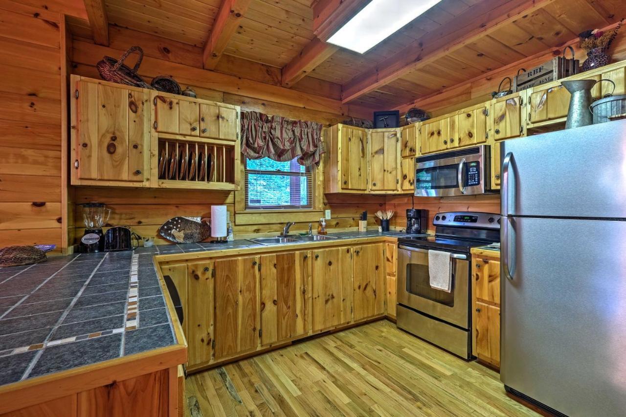 Pigeon Forge Cabin With Hot Tub, Grill And Pool Table! Villa Sevierville Ngoại thất bức ảnh